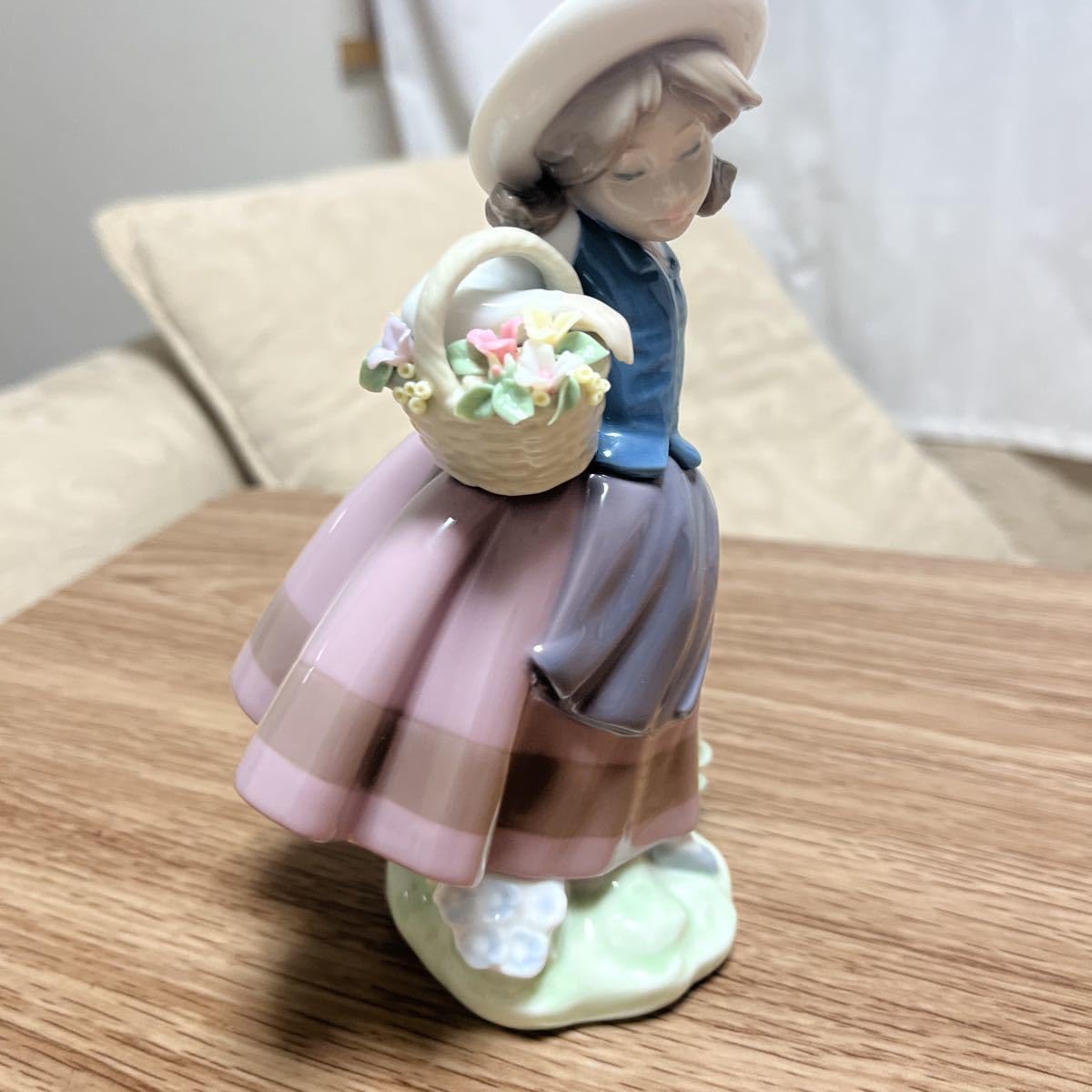 Amazon.co.jp: LLADRO リヤドロ フィギュリン 甘い花の香り 高さ 約