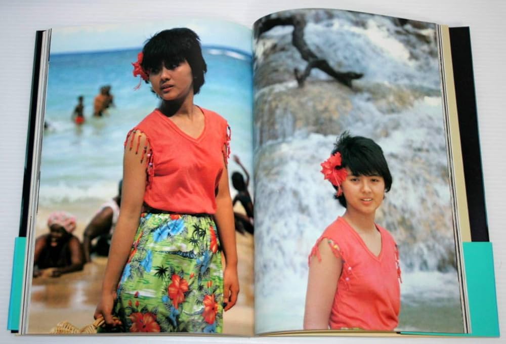 Amazon.co.jp: 昭和レトロ 薬師丸ひろ子 写真集 フォトメモワール