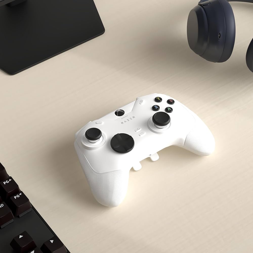 Amazon.com: Razer Wolverine V2 Chroma Wired Gaming Pro Controller