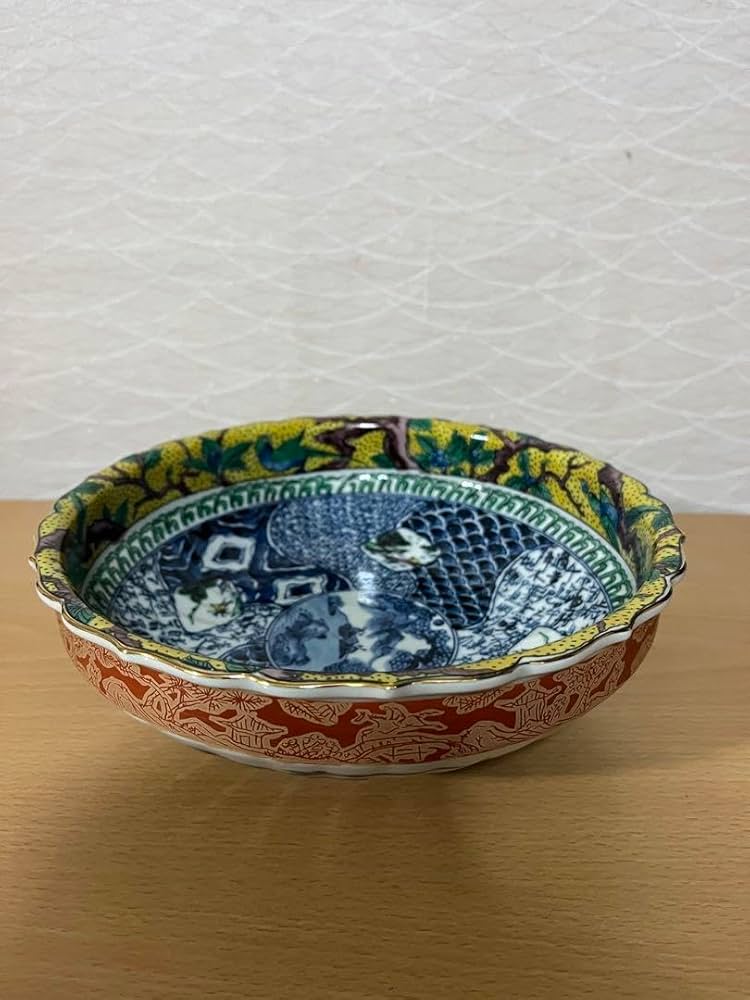 Amazon.co.jp: 龍峯窯 華やかな金彩九谷祥瑞大鉢 有田焼 深鉢 盛り鉢