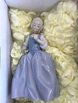 ロココ調rococo「花を持つ少女」＃Nao by LLADRO Amazon.com: Nao by