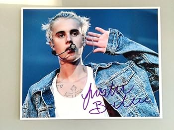 Amazon.co.jp: ジャスティンビーバー直筆サイン入り写真…顔アップ