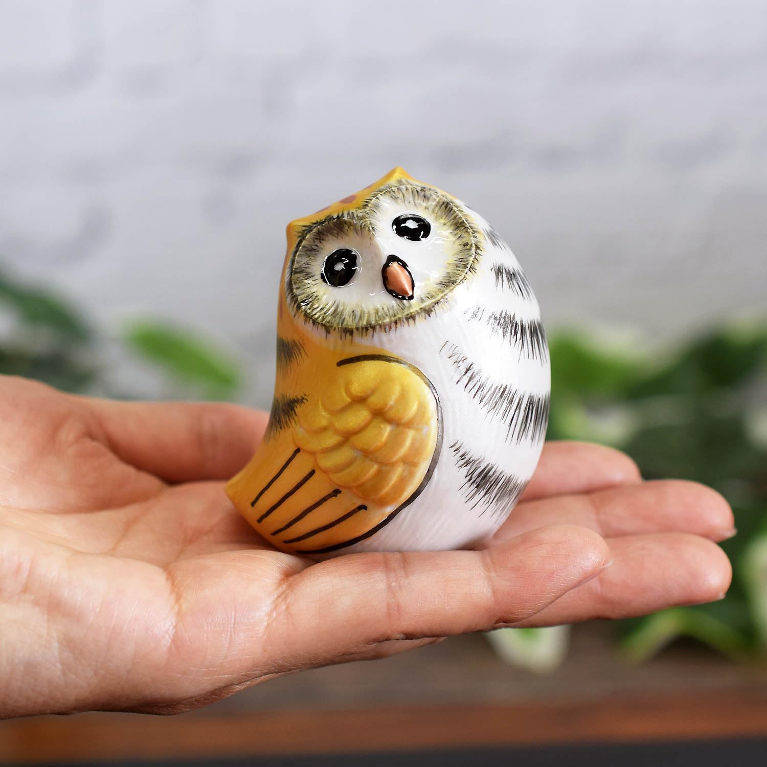 Amazon.co.jp: 和座の蔵 おしゃれフクロウ 置物 九谷焼 ふくろう 金彩