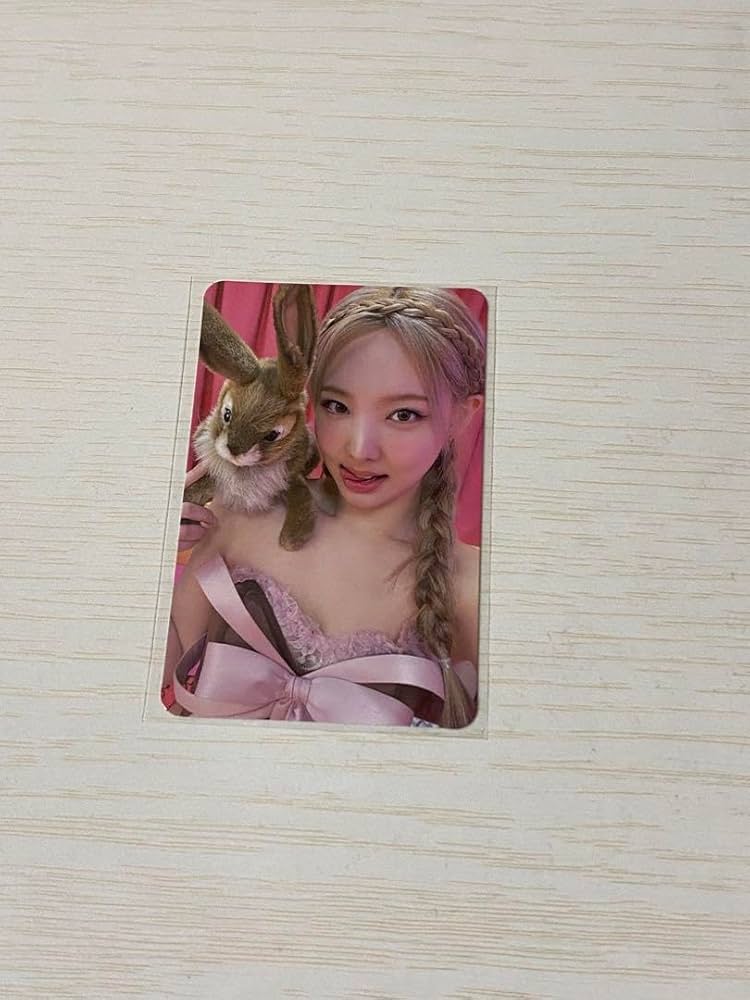 Amazon.co.jp: TWICE ナヨン うさぎ トレカ : おもちゃ