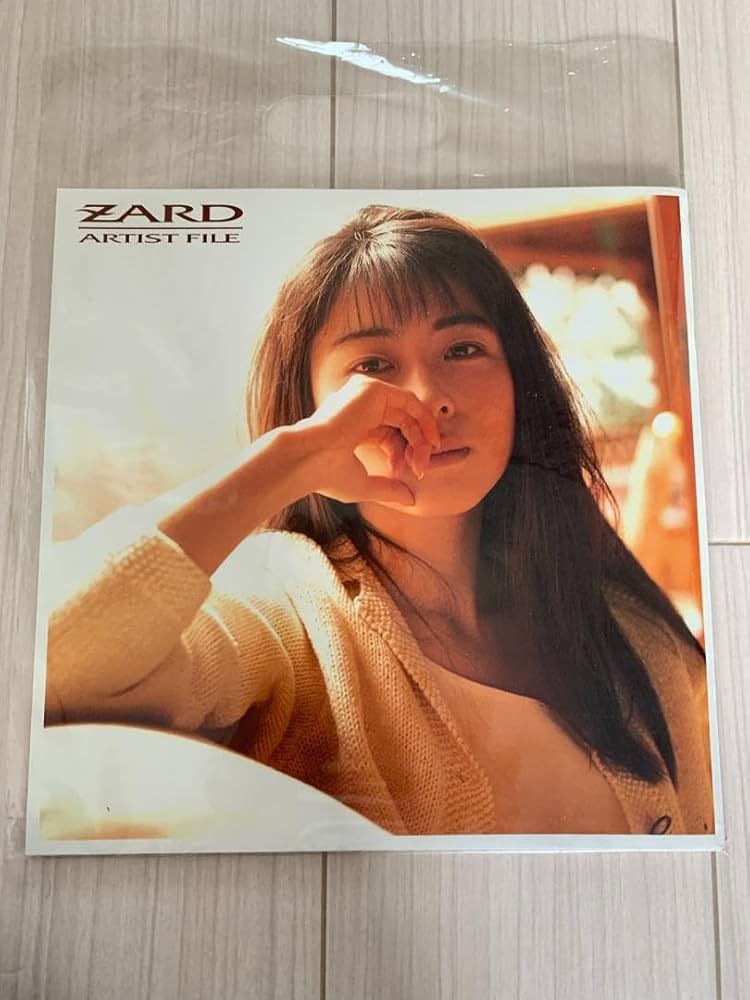 Amazon.co.jp: ZARD ARTIST FILE 坂井泉水 写真集 : おもちゃ