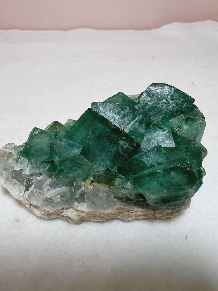 Amazon.co.jp: グリーンフローライトクラスター 140g 母岩付き 強蛍光