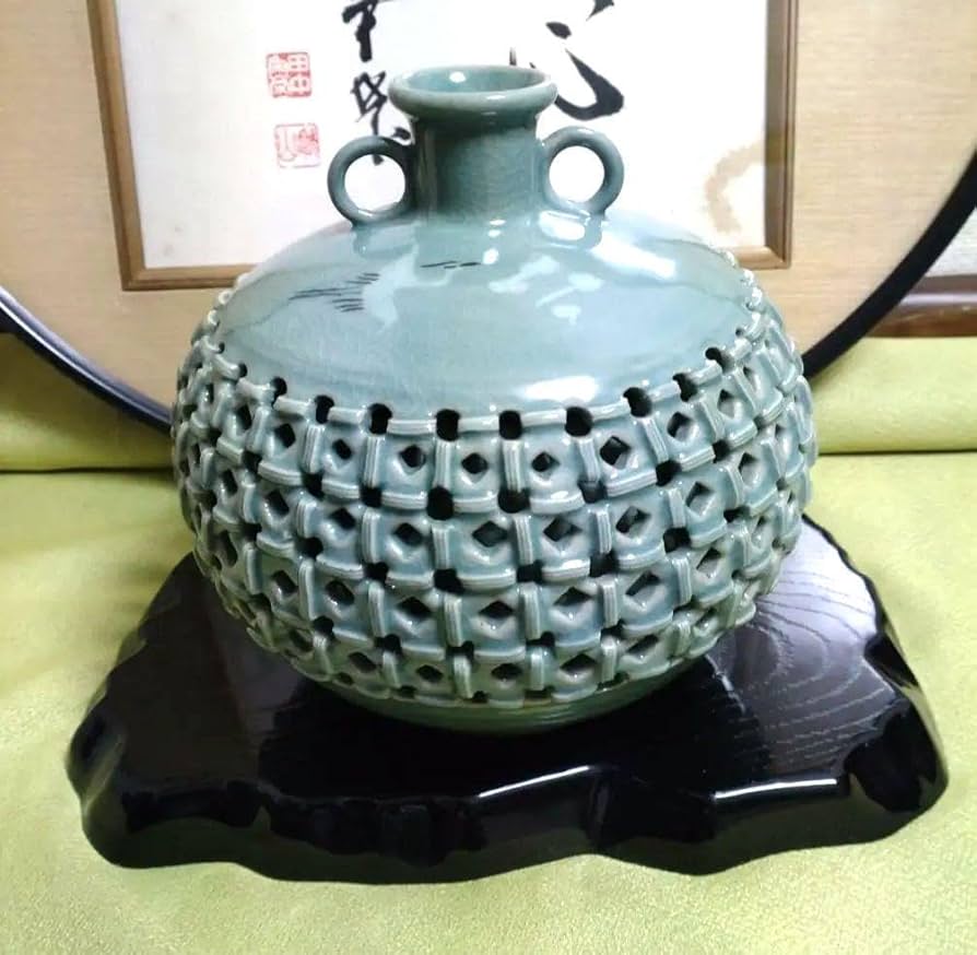 Amazon.co.jp: 高麗青磁 花瓶 壺 峰鶴 透かし 二重 陶器 陶芸 工芸品