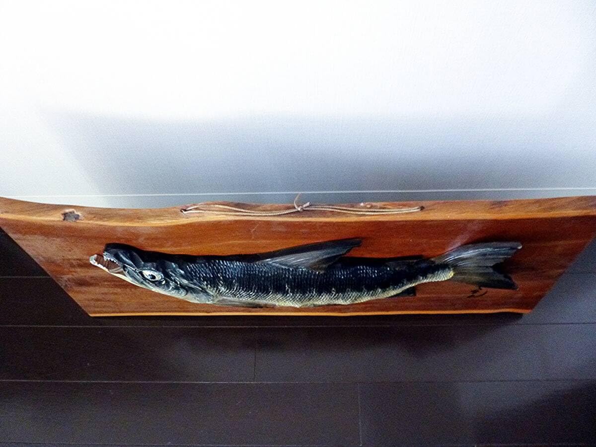 Amazon.co.jp: 一光作鮭彫刻壁掛け天然木彫り伝統工芸品サケさけ魚