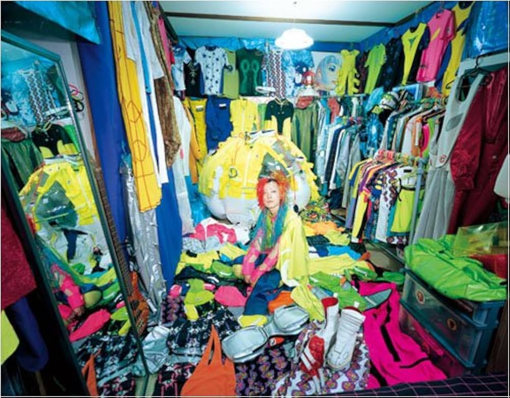 着倒れ方丈記 HAPPY VICTIMS | 都築響一, 金谷仁美 |本 | 通販 | Amazon