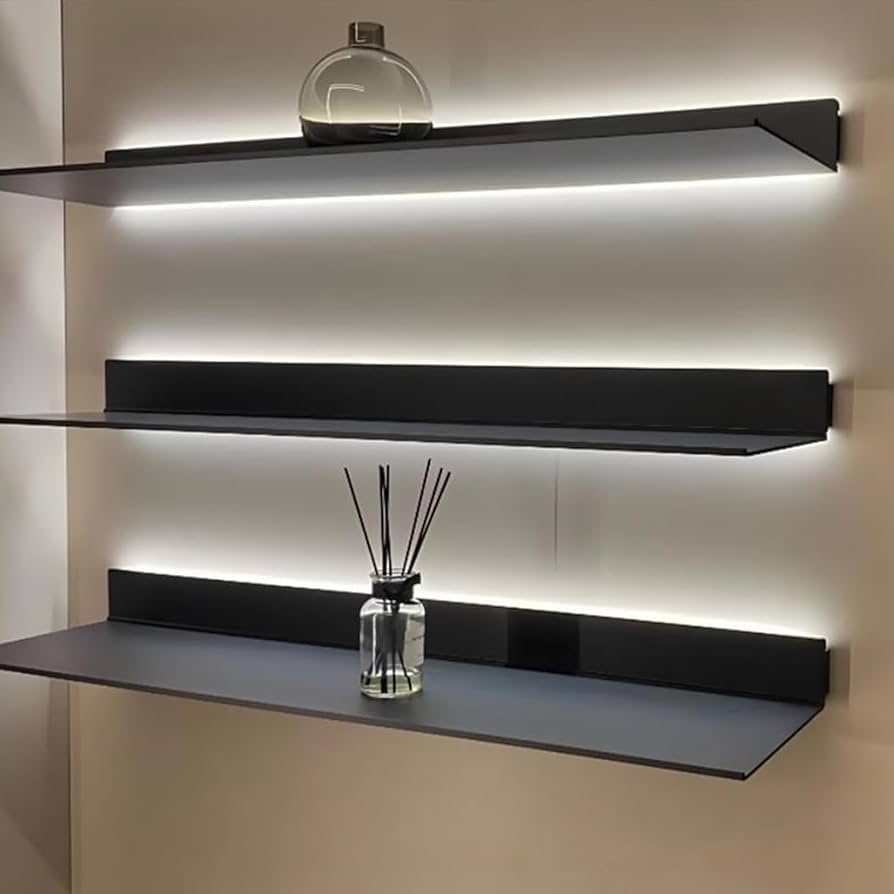 Amazon｜26インチ壁掛け吊り棚、LEDライト内蔵の照明付き壁掛け棚、目