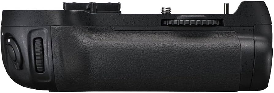 Amazon | Nikon マルチパワーバッテリーパック MB-D12 | カメラ用