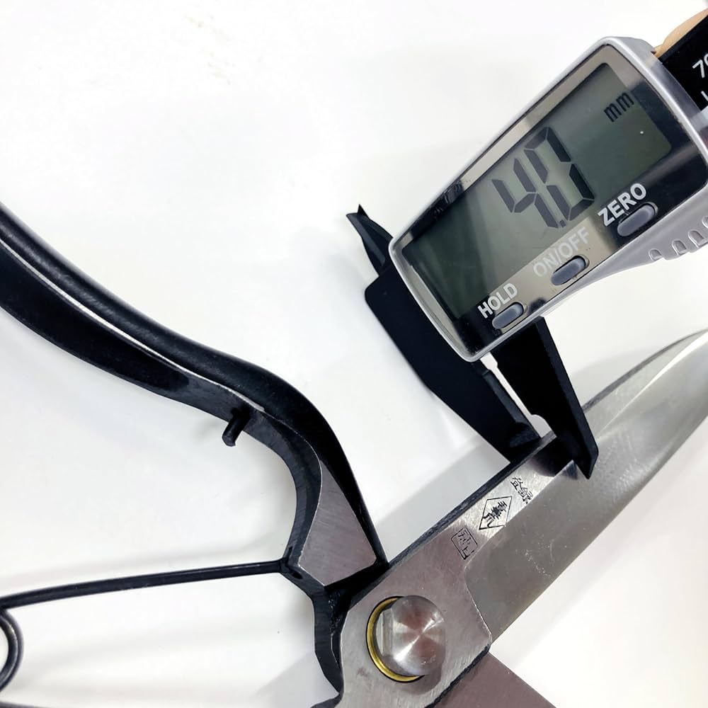 Amazon | 匠作吾妻川片手刈込鋏両刃320mmガード付裏スキ根切鋏葉刈鋏