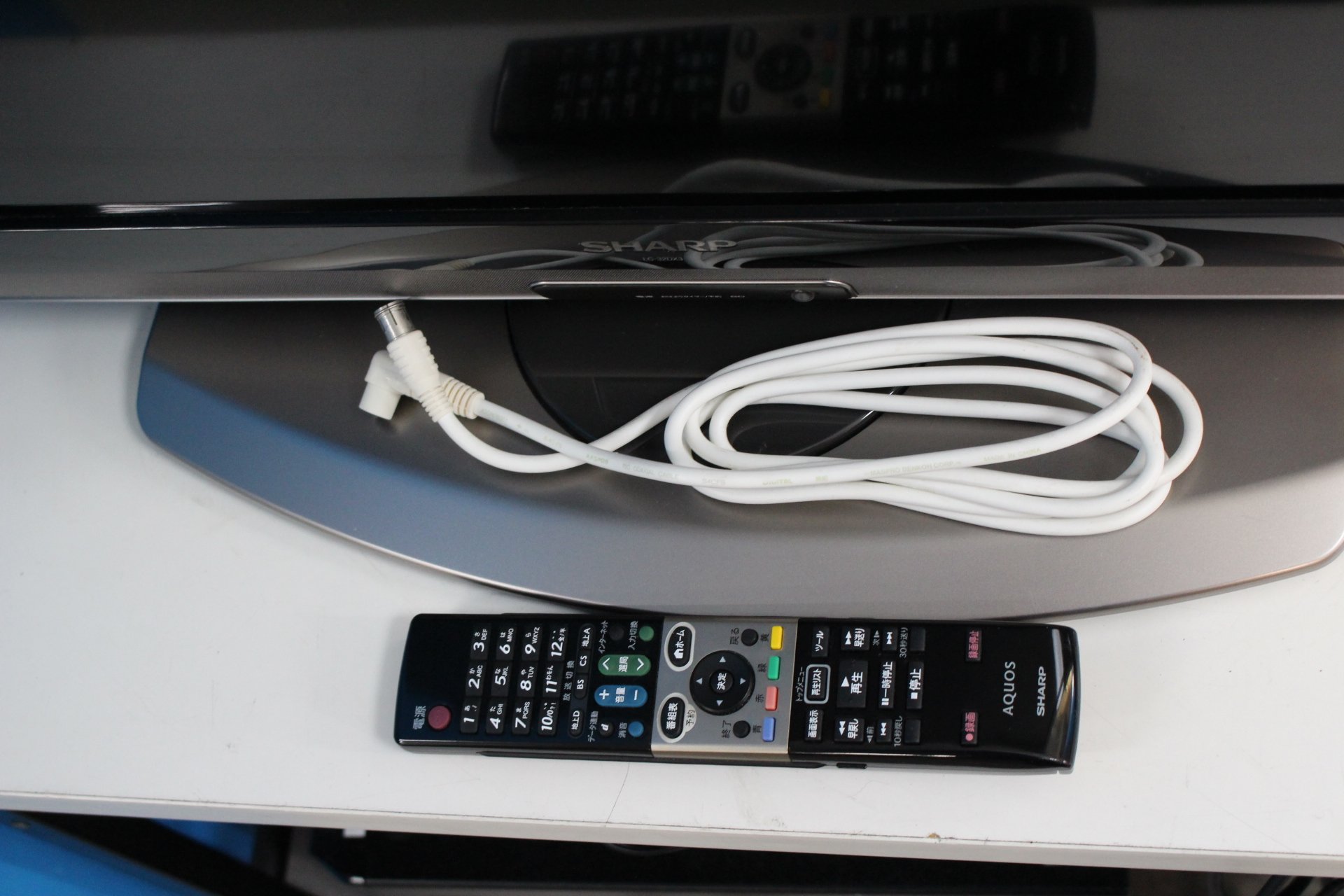 Amazon | シャープ 32V型 ハイビジョン 液晶テレビ ブルーレイ