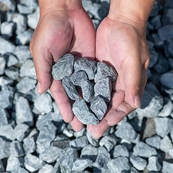 Amazon | 青砕石 20mm-30mm 40kg（20kg×2袋）【4号砕石】 静岡県産 | 砂利