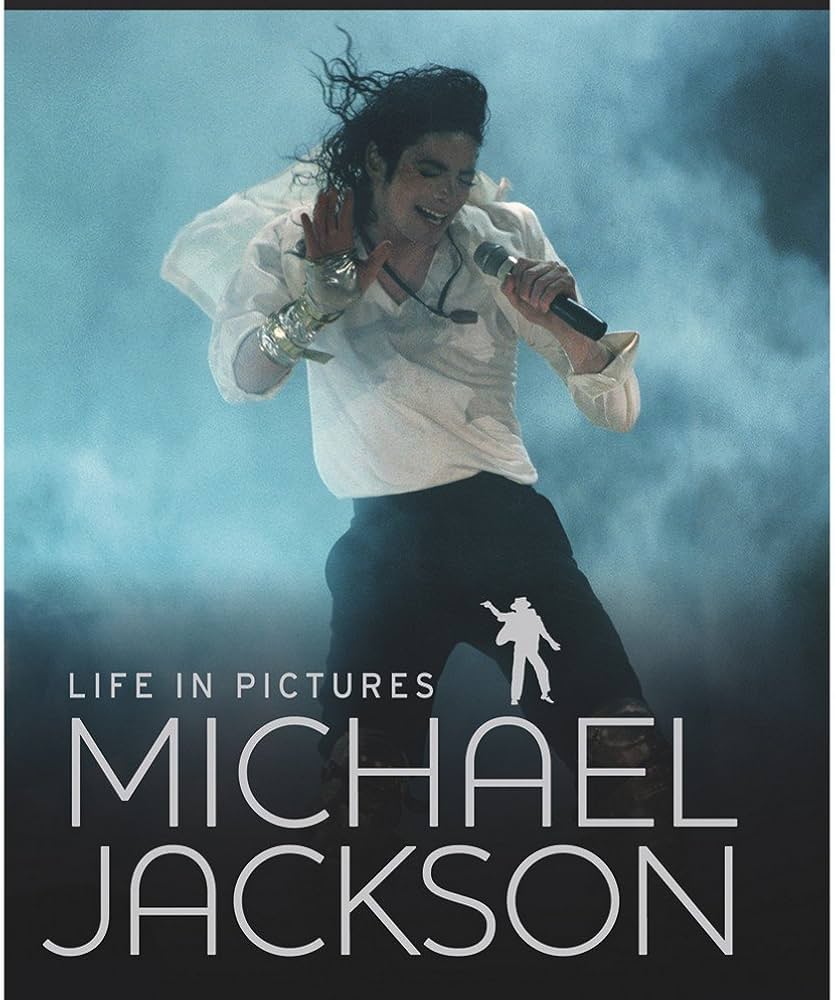 Amazon.co.jp: Michael Jackson (Life in Pictures) : 洋書