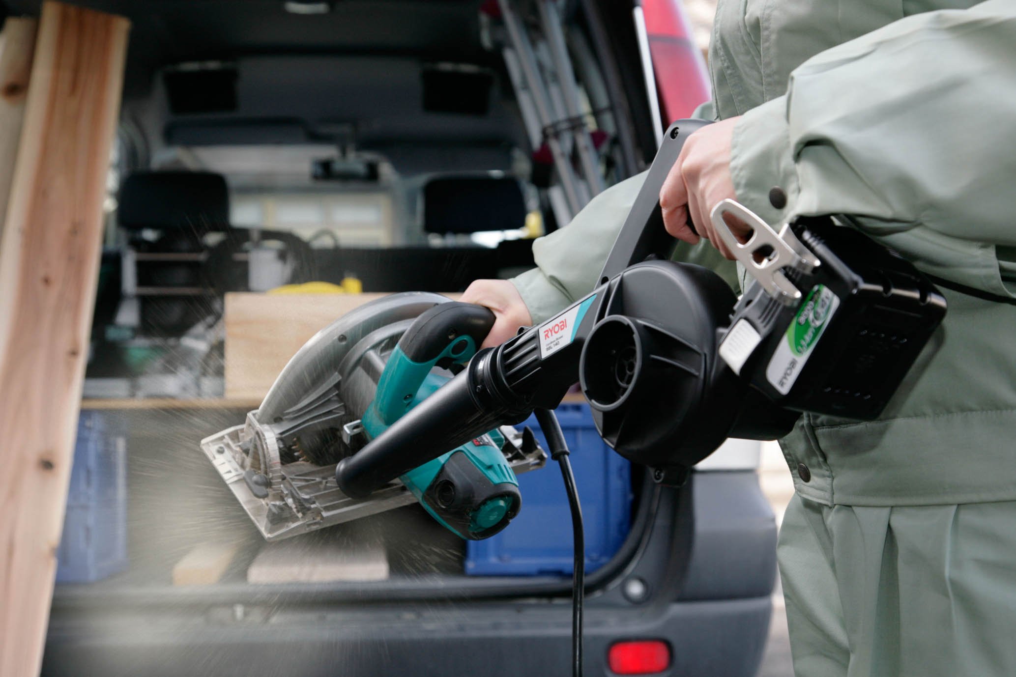 Amazon | リョービ(RYOBI) 充電式ブロワ 14.4V(本体のみ) BBL140