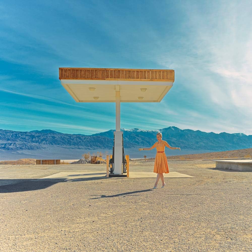 日本語版》FUTURO RETRO マーリア・シュヴァルボヴァー写真集