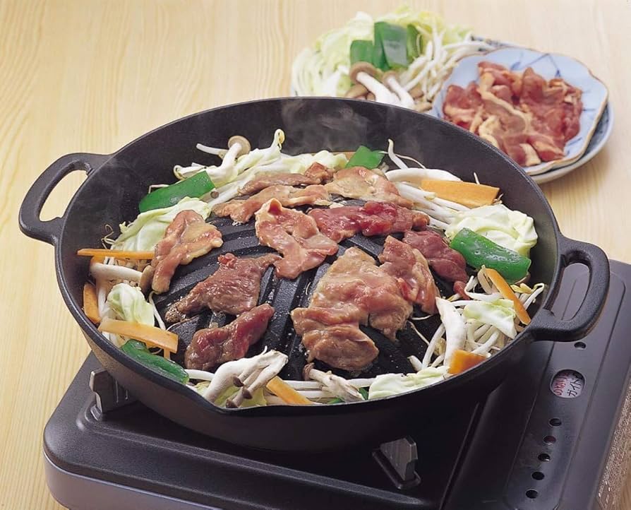 Amazon｜岩鋳 Iwachu 焼肉ジンギスカン鍋 黒焼付 内径28.5cm 直火用