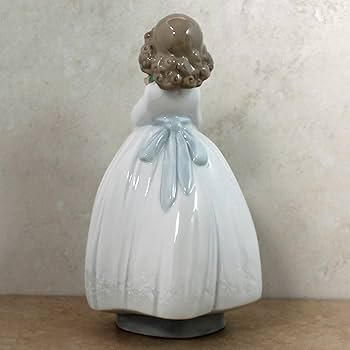 ロココ調rococo「花を持つ少女」＃Nao by LLADRO Amazon.com: Nao by