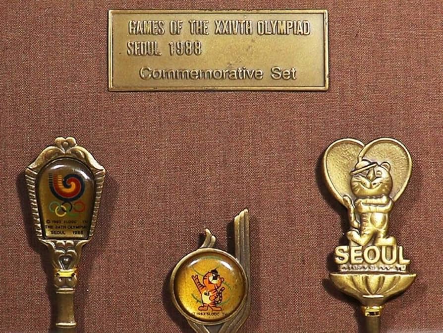希少レア1988年ソウルオリンピック 記念ボール 台座付 2個セット