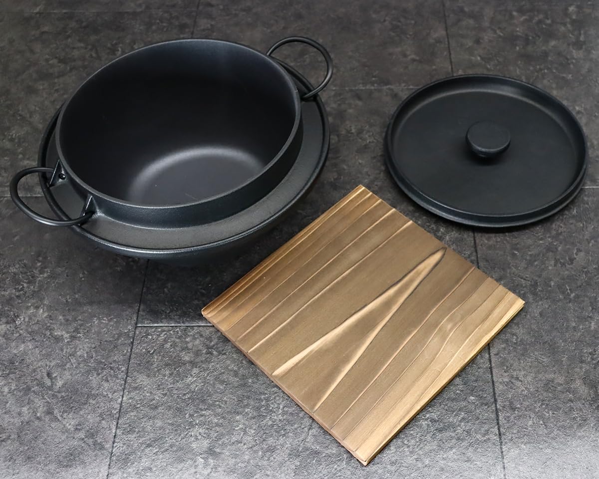 Amazon | 南部鉄器 南部鉄ごはん鍋 （焼杉敷台付） 5合炊き IH対応