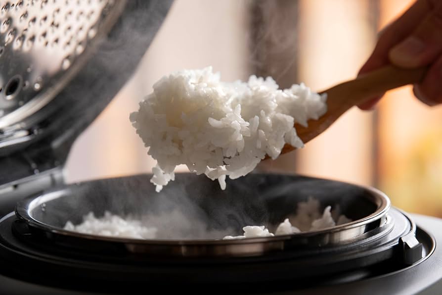 Amazon | バルミューダ ザ・ゴハン ホワイト 3合炊き 電気炊飯器