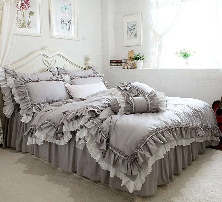 Amazon｜グレーの寝具カバー ホワイトの刺繍レースとグレーのフリル二