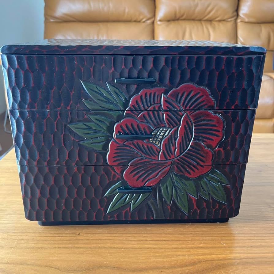 Amazon.co.jp: 鎌倉彫引き出し ミニ箪笥 牡丹 小物入れ レトロ : おもちゃ