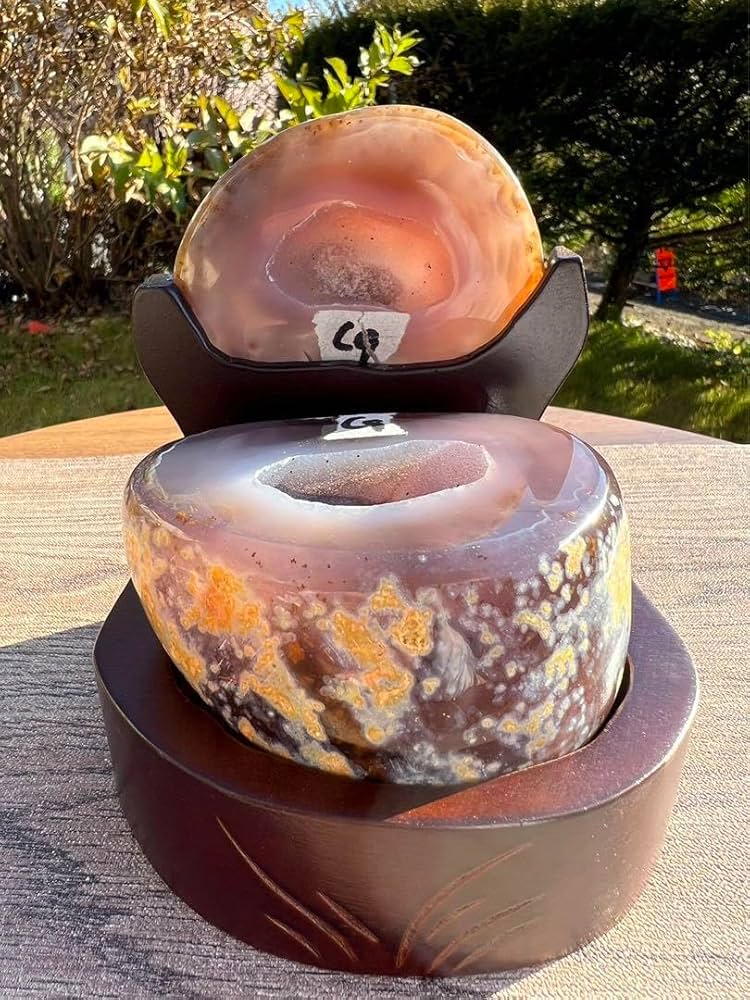 Amazon.co.jp: C9トレジャーメノウ 台付き 瑪瑙 風水 聚宝盆アゲート