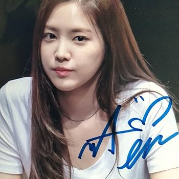 Amazon.co.jp: ソン•ナウン•元 Apinkサイン入り写真 : おもちゃ