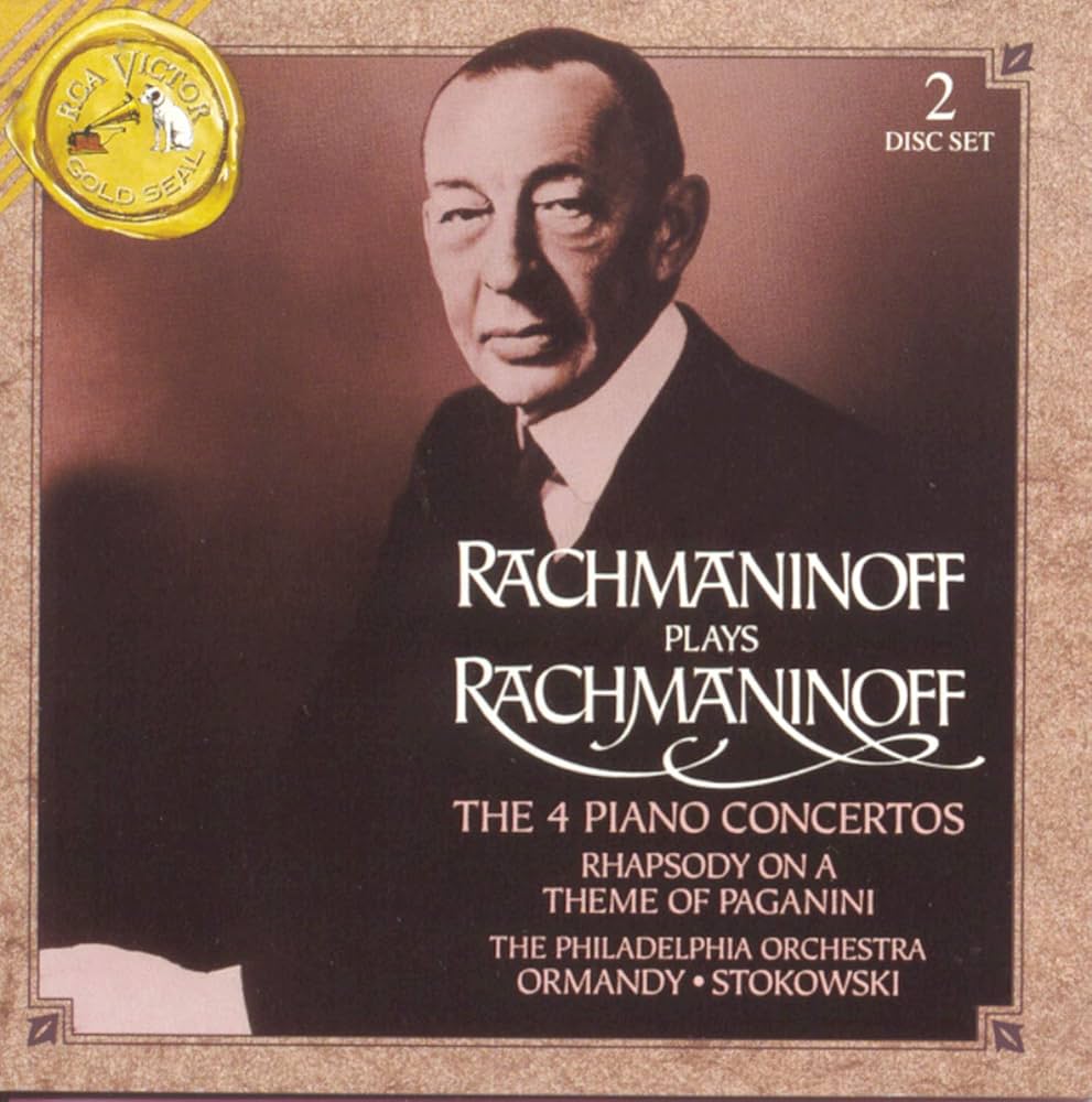 Plays Rachmaninoff | Amazon.com.br