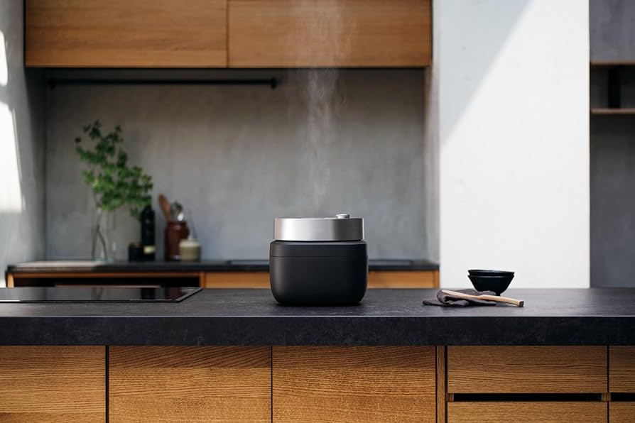 Amazon | バルミューダ ザ・ゴハン ブラック 3合炊き 電気炊飯器