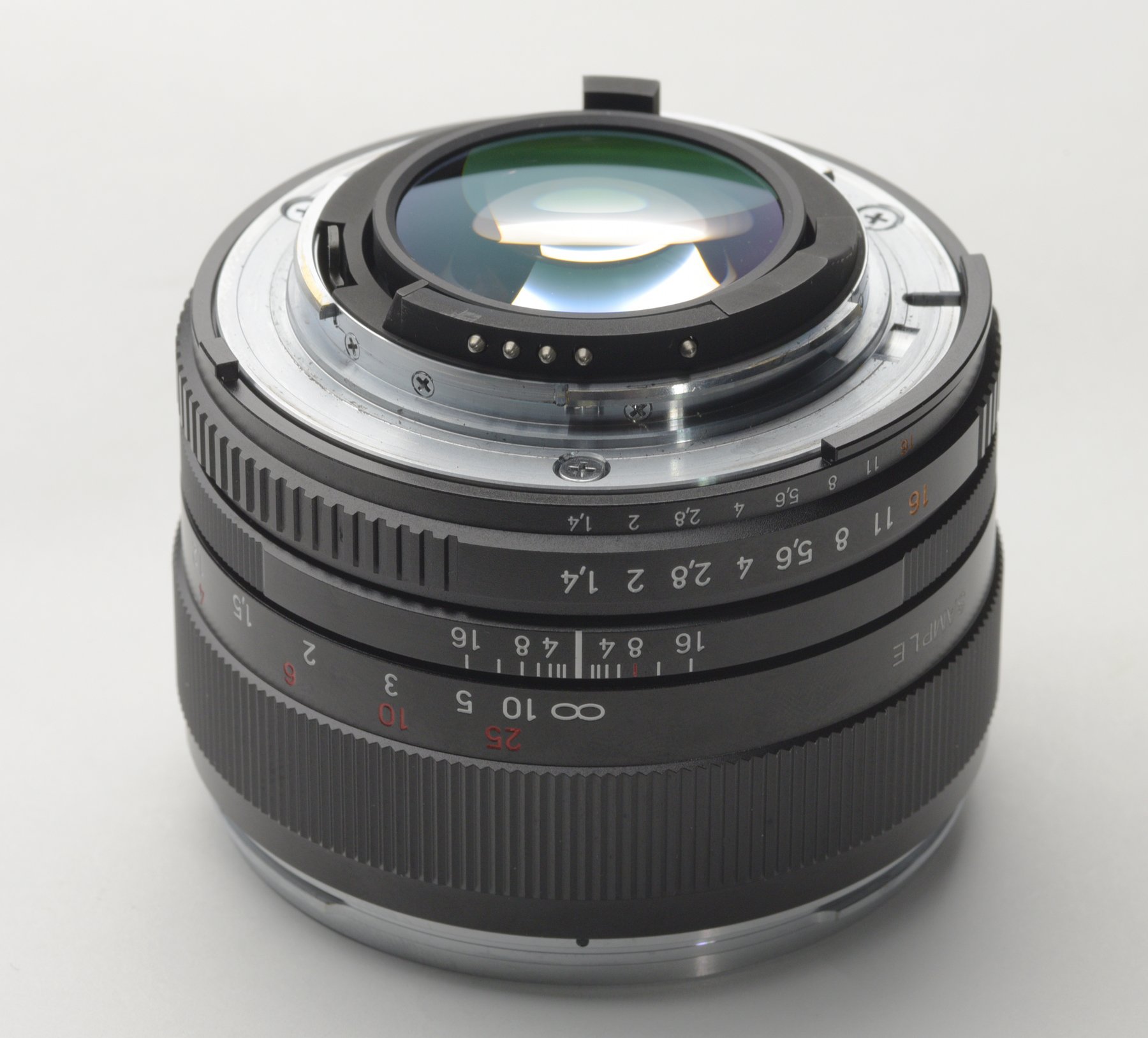 Amazon | Carl Zeiss PLANAR T*1.4/50mm ブラック ZF.2 (ニコンCPU内蔵