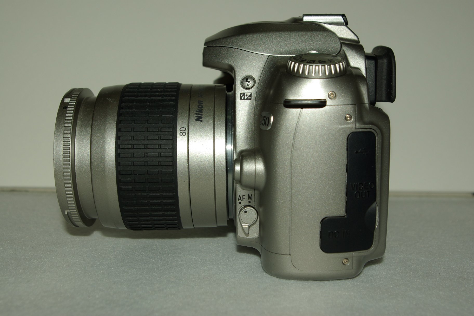 Amazon | Nikon D50 シルバー デジタル一眼レフカメラ レンズキット