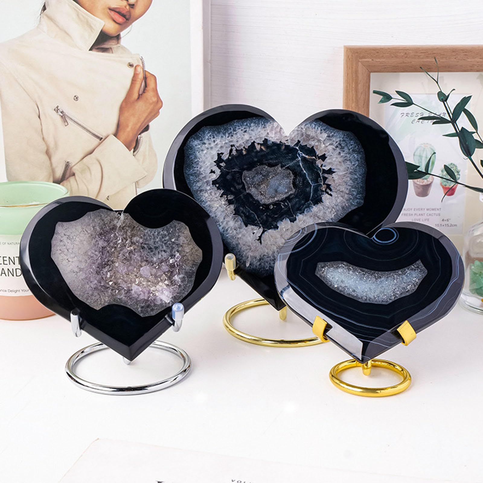 Amazon｜天然水晶黒瑪瑙ジオード ハート型グレーストライプ瑪瑙