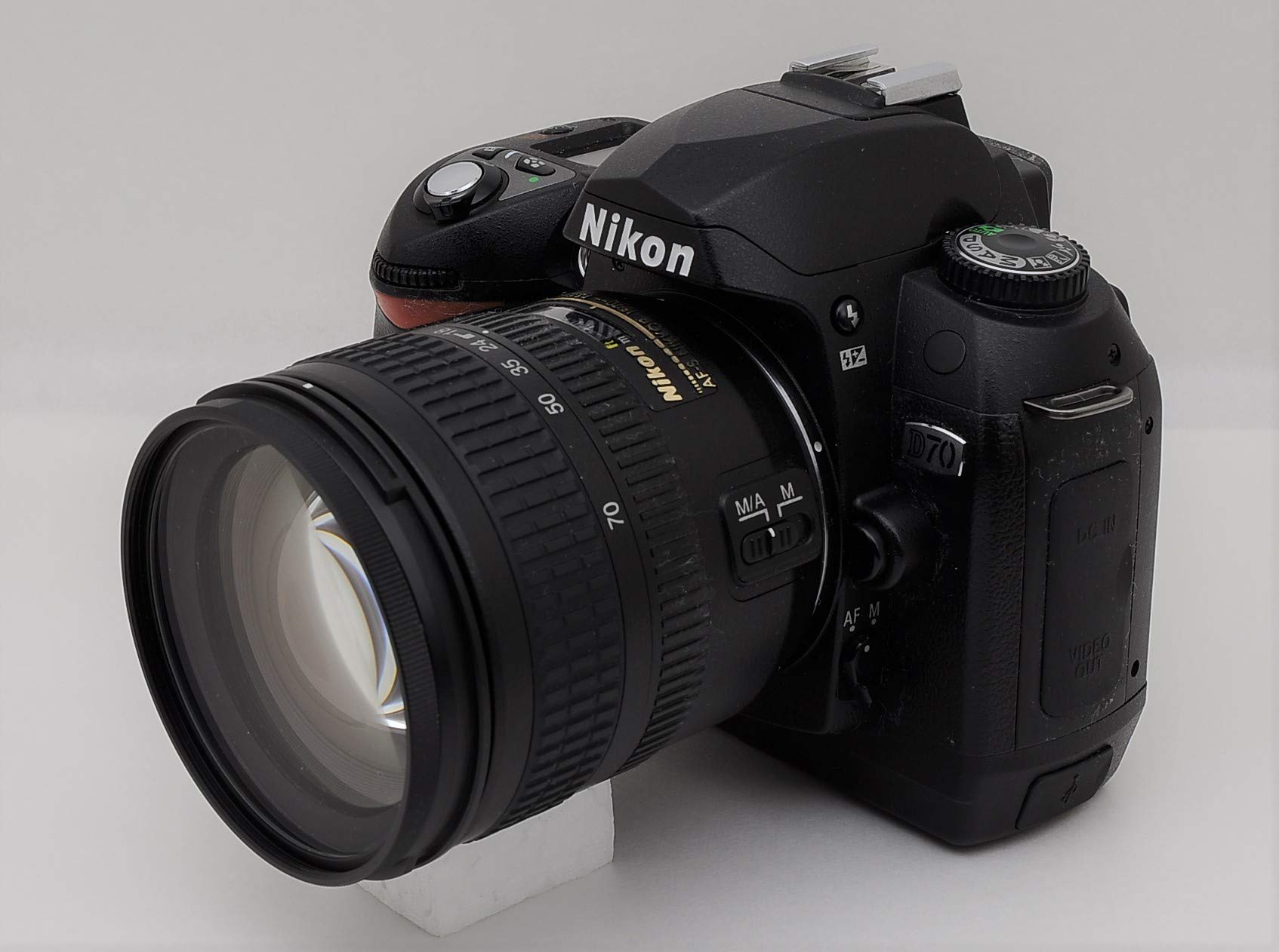 Amazon.com : Nikon D70 6.1MP Digital Camera Kit with 18-70mm