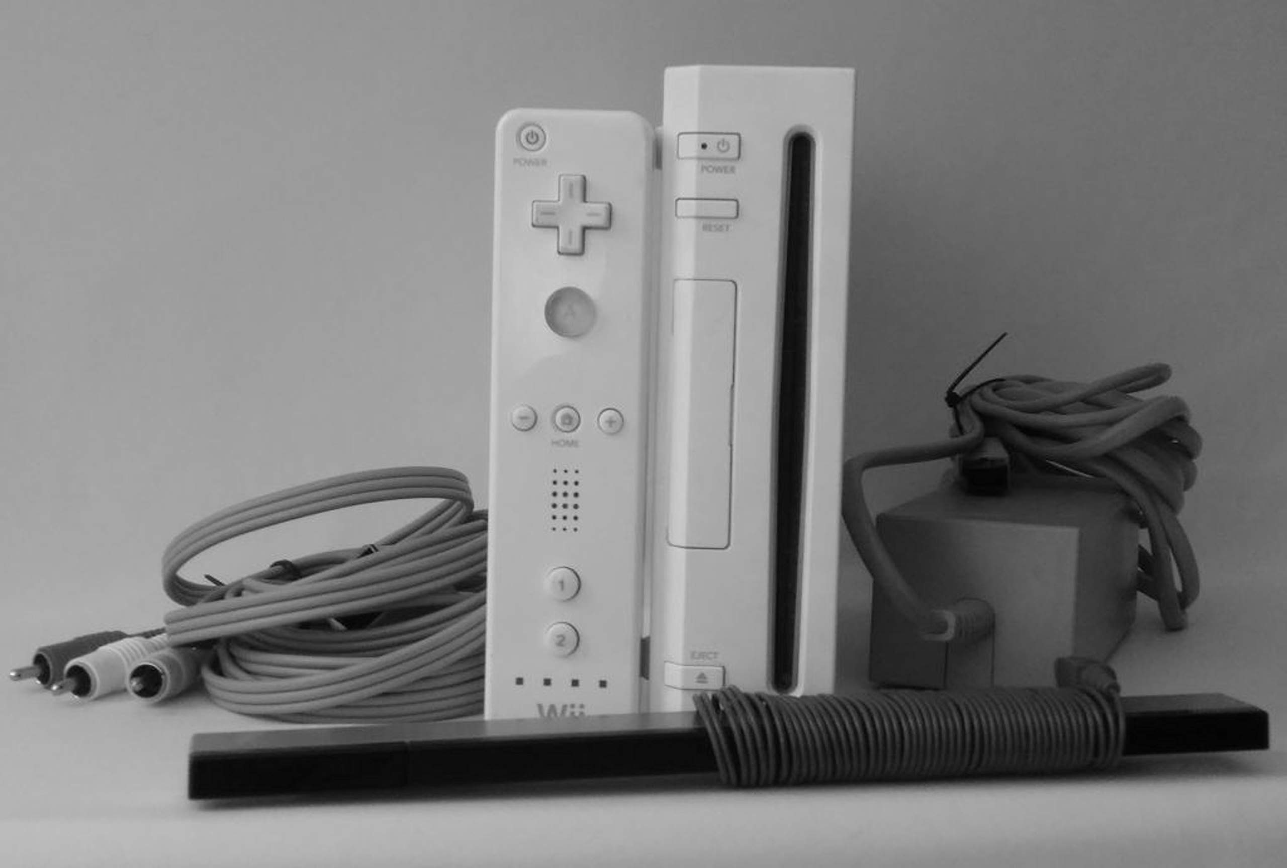 Amazon.com: Nintendo Wii Console (Model RVL-001 with GameCube