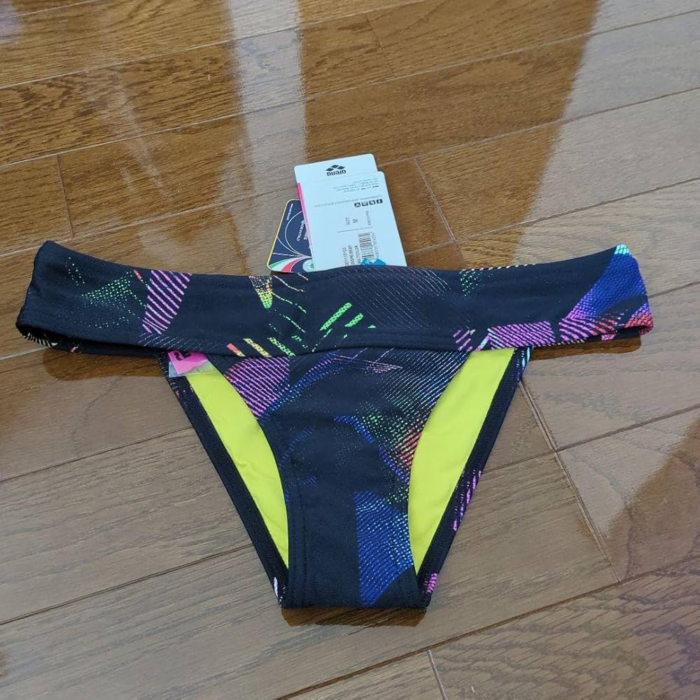 Amazon.co.jp: ARENA ビーチバレー ビキニ 国内未発売モデル 海外