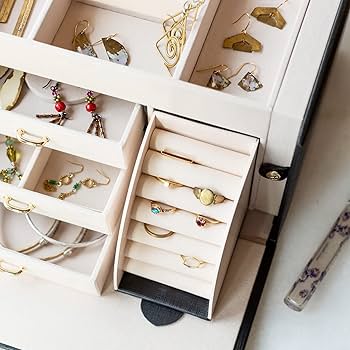 Amazon｜Vlando(ブランドウ) ジュエリーボックス フェイクレザー 中