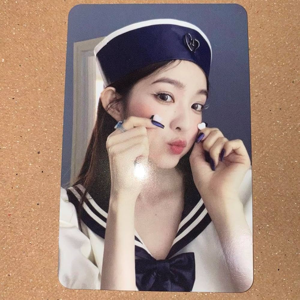 Amazon.co.jp: red velvet アイリーン トレカ cosmic photobook : ホビー