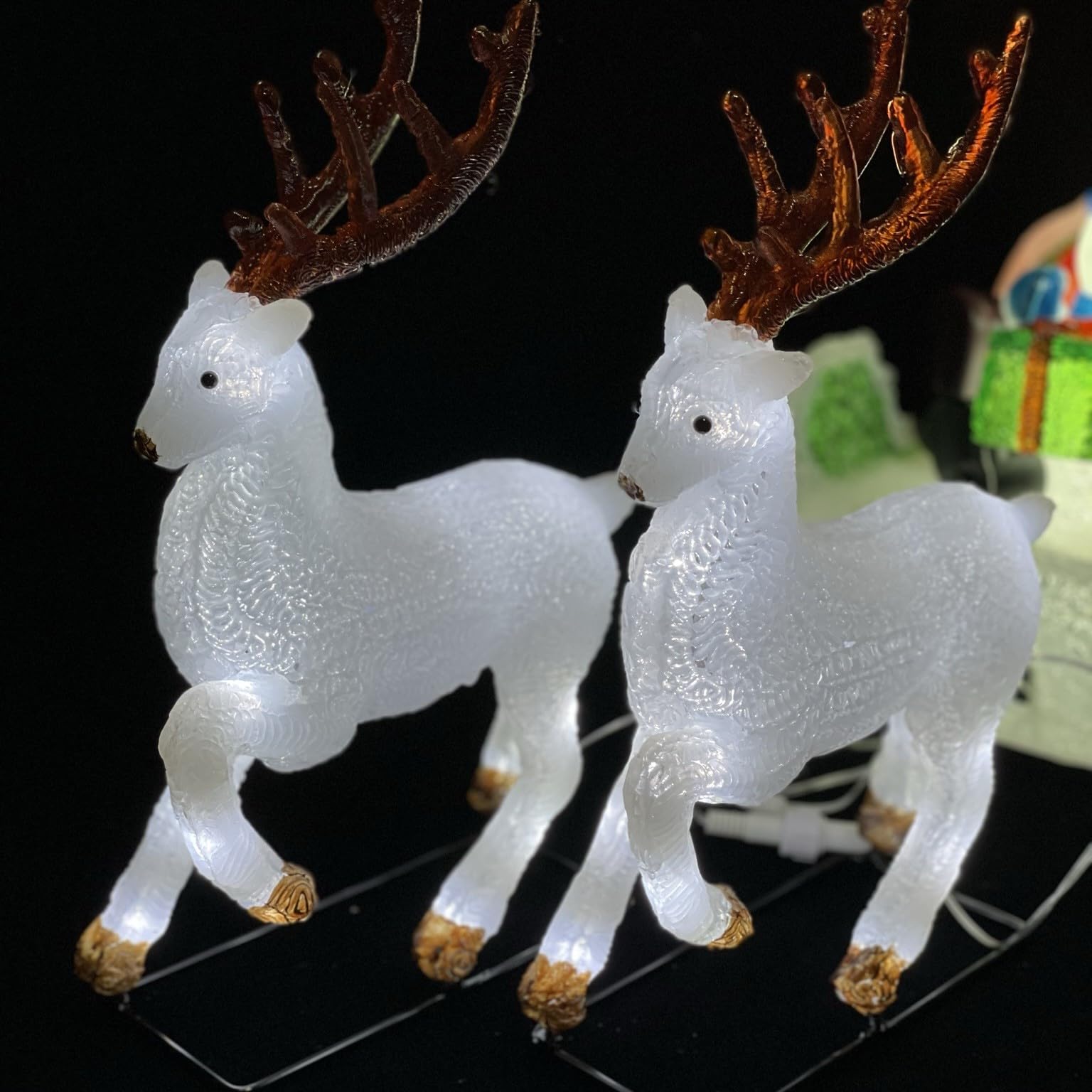 Amazon.co.jp: 2頭のトナカイとサンタ＆スノーマン＆プレゼント LED