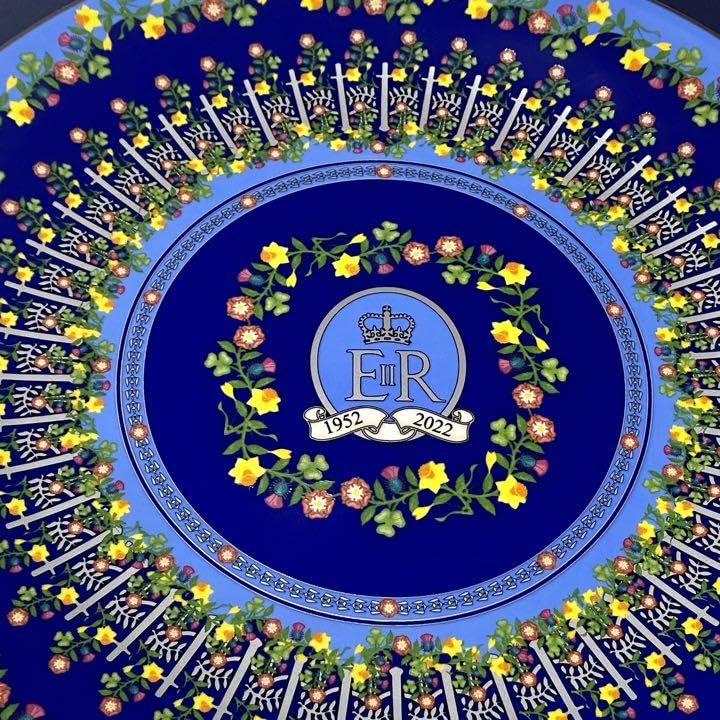 ハルシオン・デイズエリザベス女王 プラチナジュビリー10 インチプレート