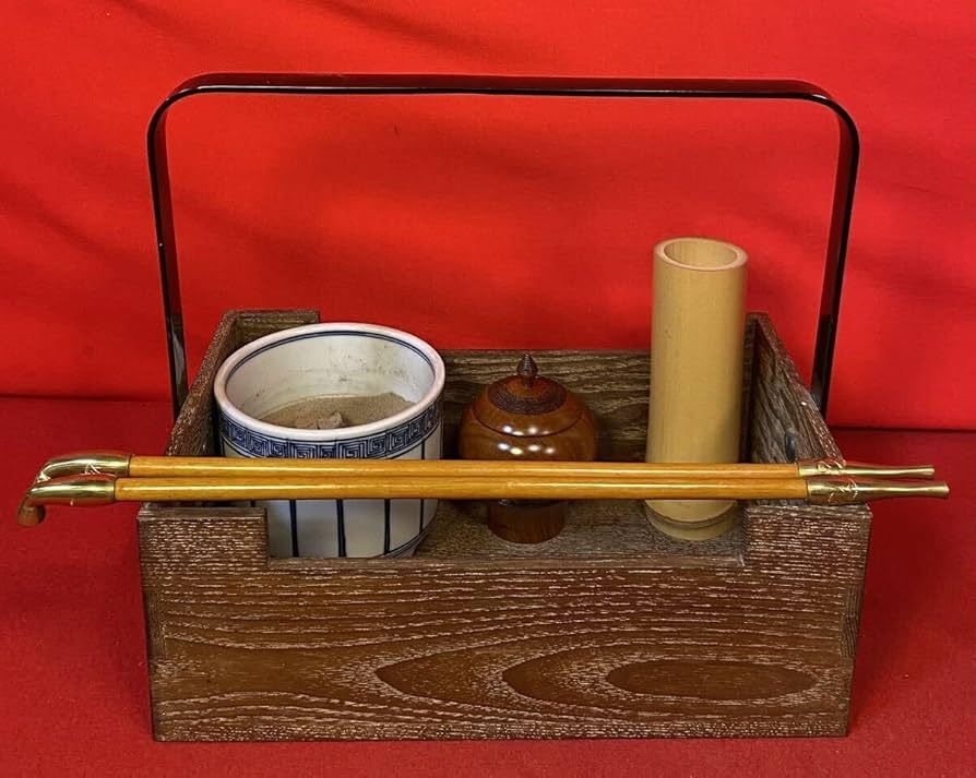 Amazon.co.jp: 茶道具『煙草盆一式(桑製煙草盆、火入れ、煙管2本銀杏文
