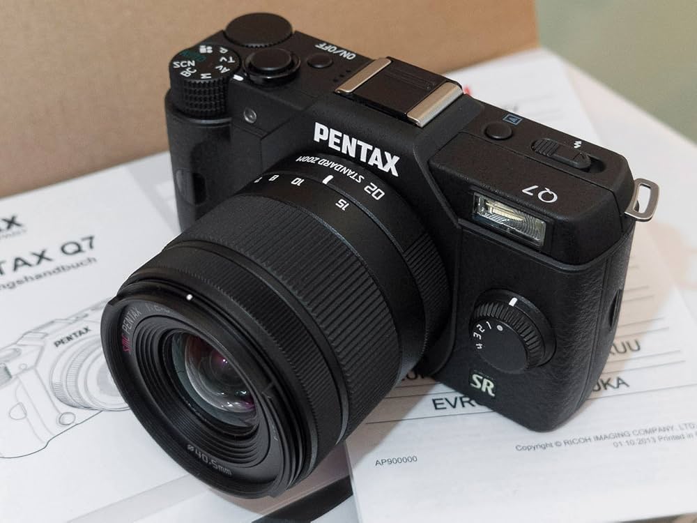 Amazon | PENTAX ミラーレス一眼 Q7 ズームレンズキット [標準ズーム