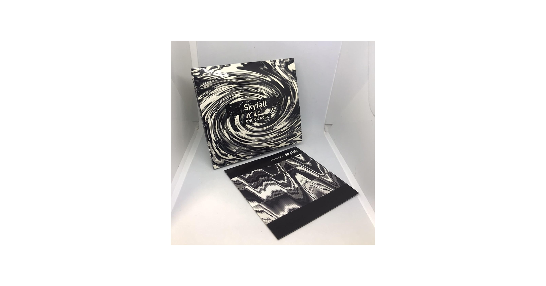 Amazon | 状態良好 国内正規品 会場限定盤 Skyfall スカイフォール ONE
