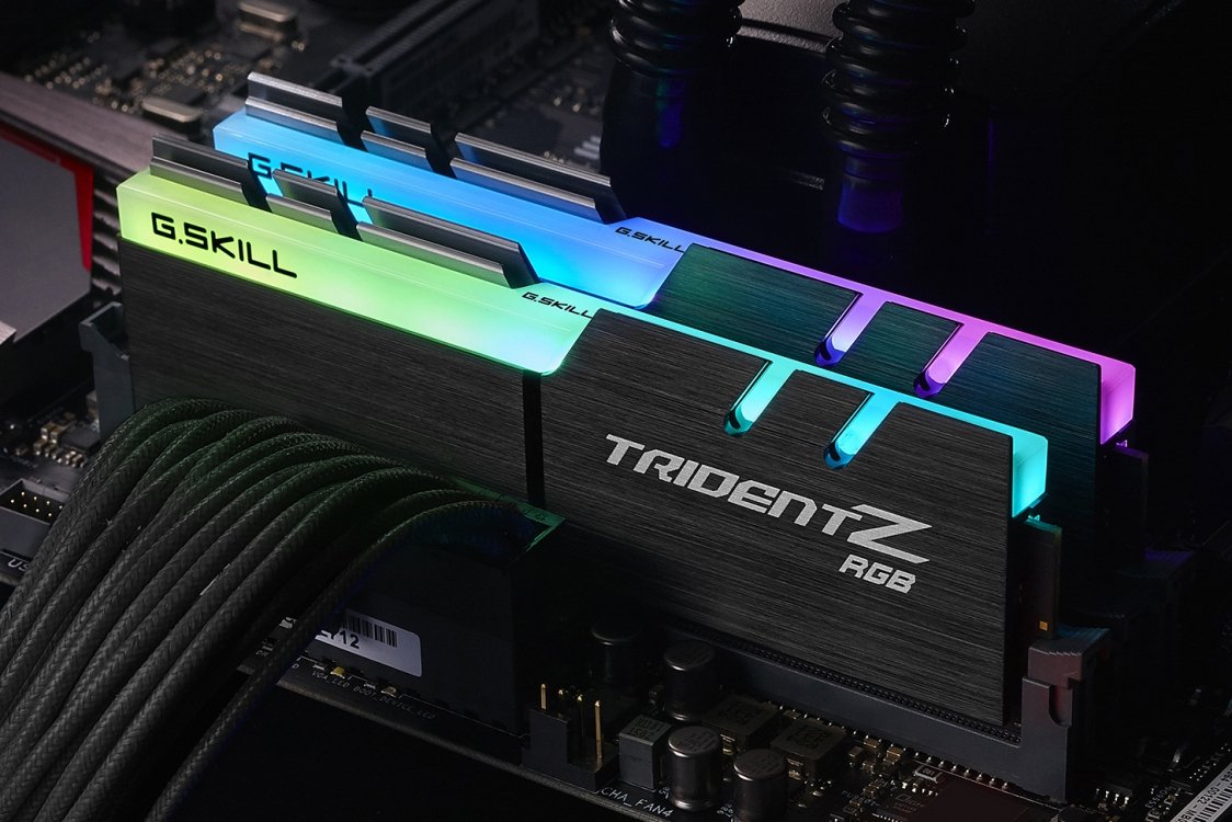 G.SKILL Trident Z RGB für AMD, DDR4-3200, CL16-16 GB Dual-Kit