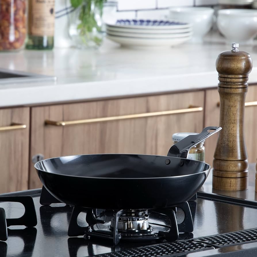 Amazon｜遠藤商事 TKG 鉄フライパン 30cm 内径×深さ(mm)300×57柄長(mm