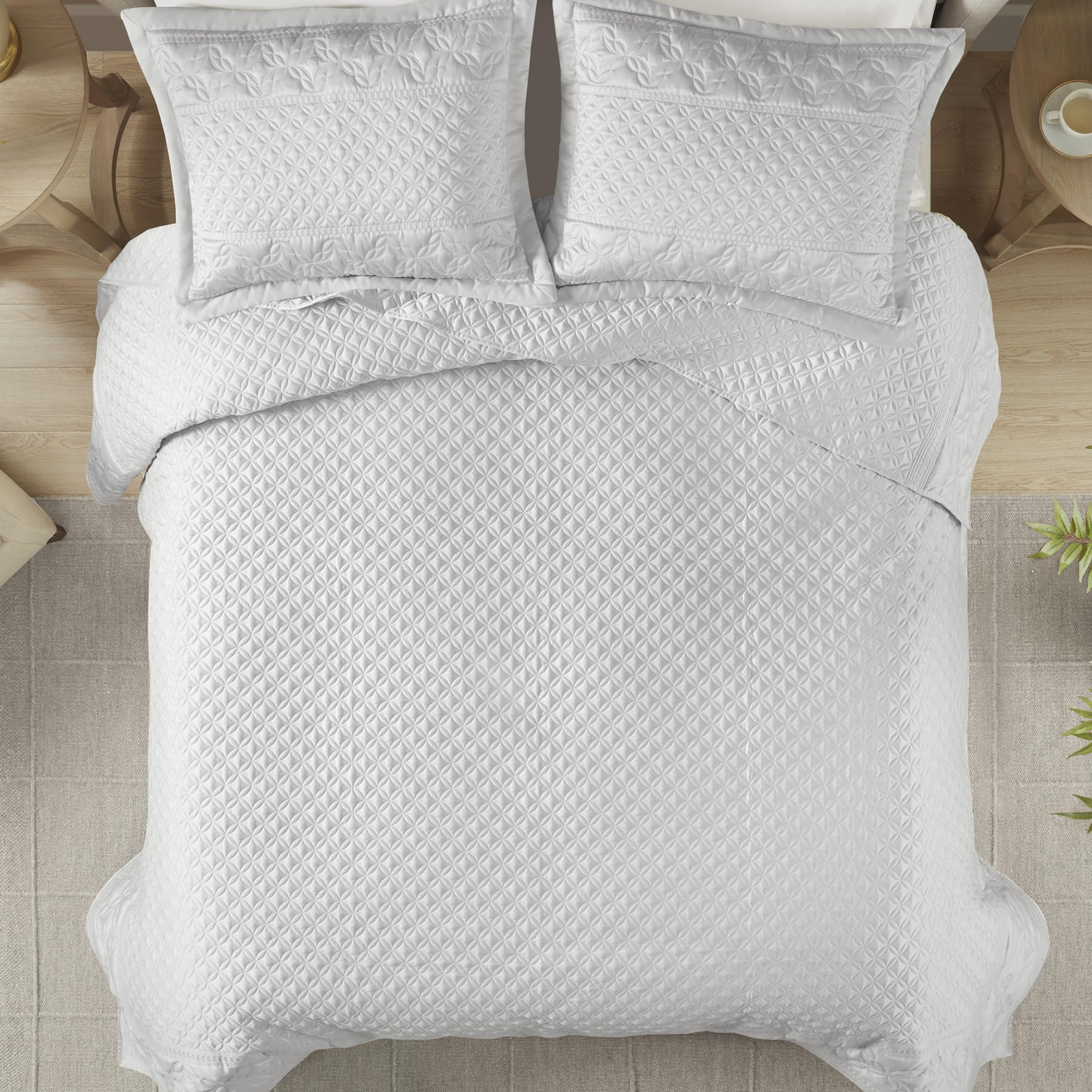 Amazon.com: CROSCILL Quilt Set Luxe Ornamental Motif Embroidery