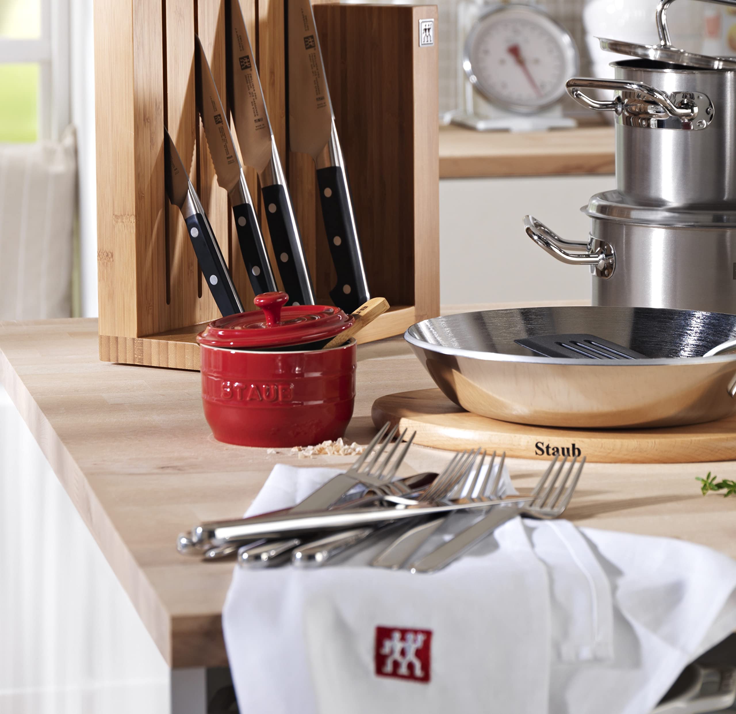 Amazon｜Staub ストウブ 「 セラミック ソルトストッカー 10cm 」 保存