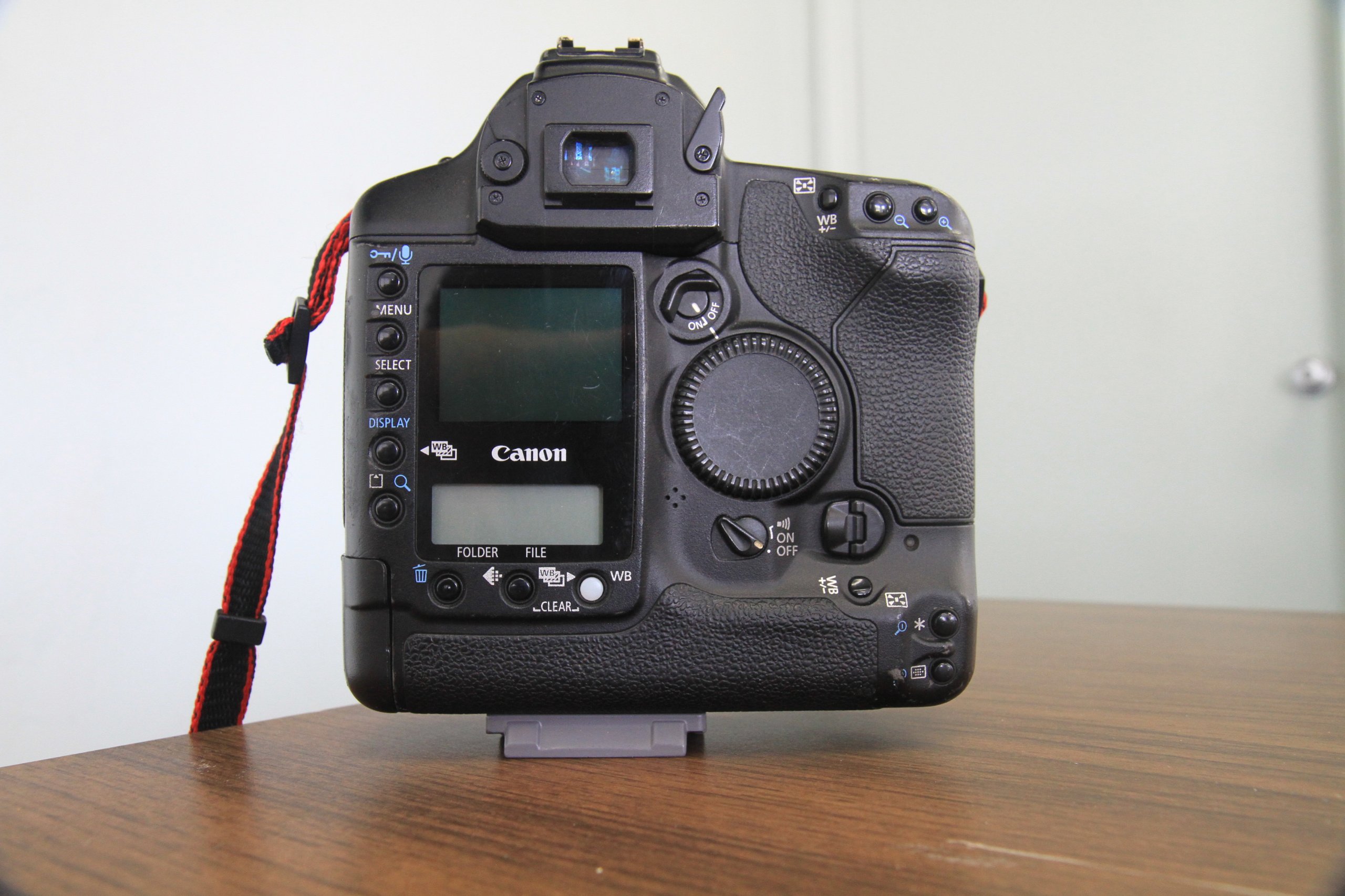 Amazon.com : Canon EOS-1D Mark II 8.2MP Digital SLR Camera (Body